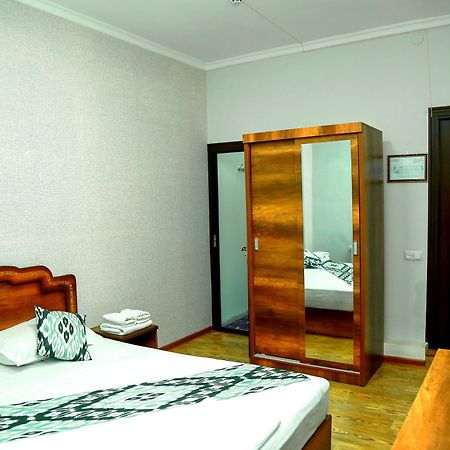Hotel Mir Адрес Abu Ali Ibn Sino 4A Бухара Екстериор снимка