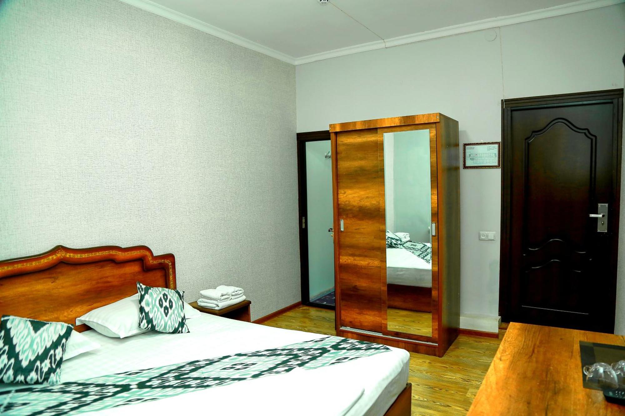 Hotel Mir Адрес Abu Ali Ibn Sino 4A Бухара Екстериор снимка