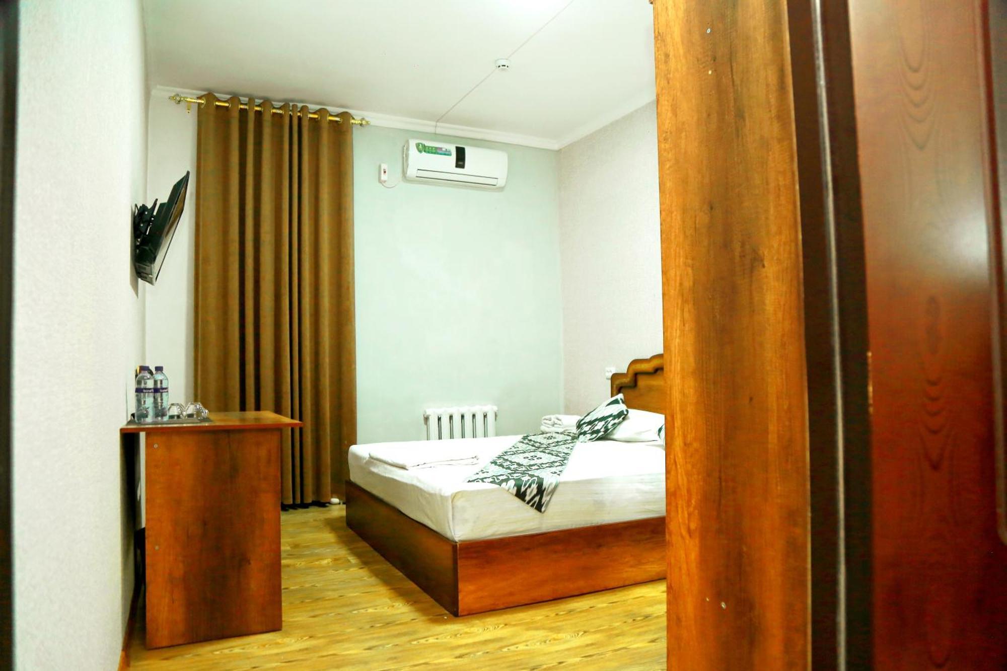 Hotel Mir Адрес Abu Ali Ibn Sino 4A Бухара Екстериор снимка