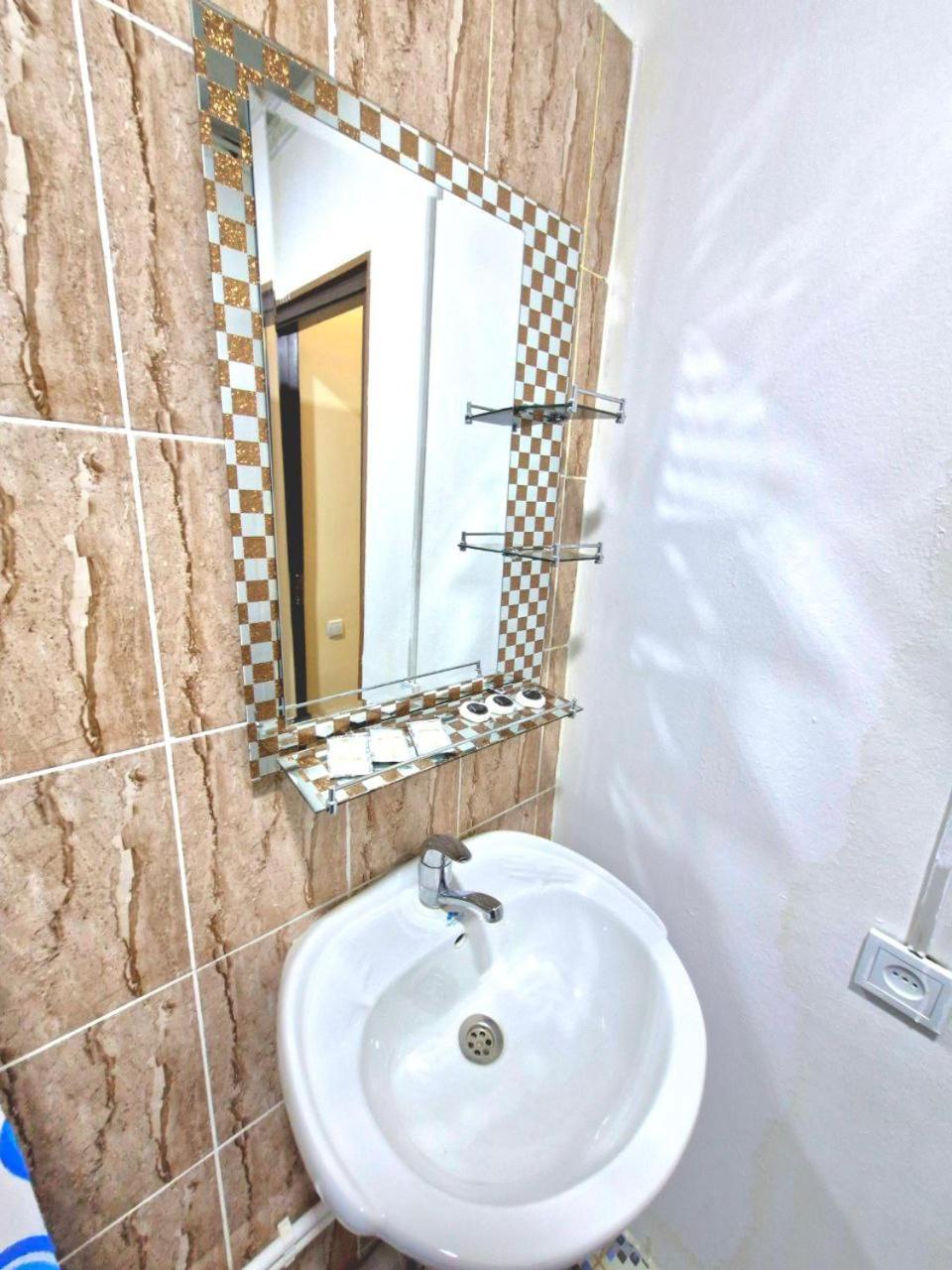 Hotel Mir Адрес Abu Ali Ibn Sino 4A Бухара Екстериор снимка