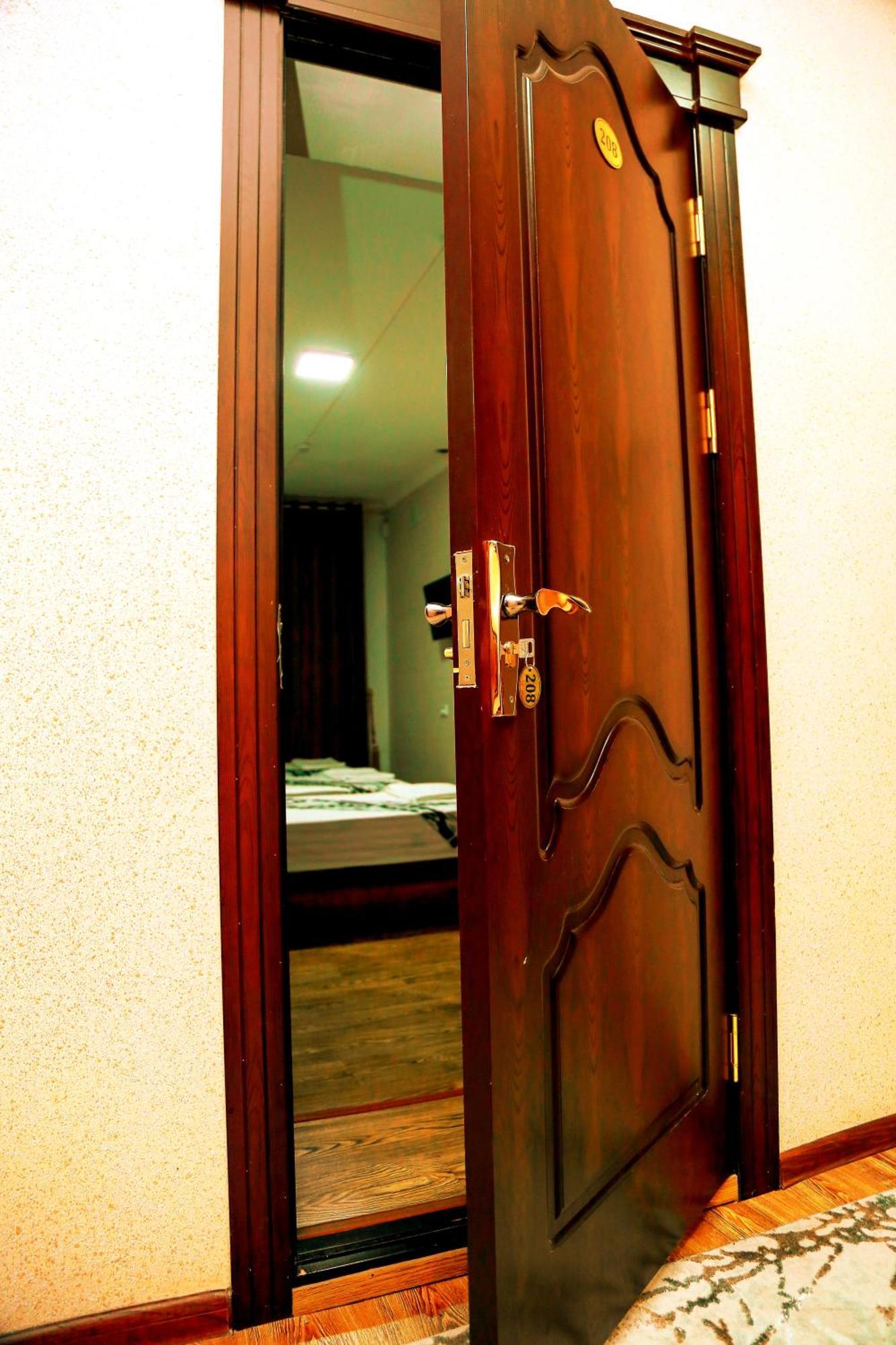 Hotel Mir Адрес Abu Ali Ibn Sino 4A Бухара Екстериор снимка